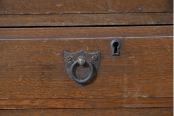 和製アンティーク　栓材　透かし彫りの意匠が目を惹くガラス扉の本箱　(R-087377)