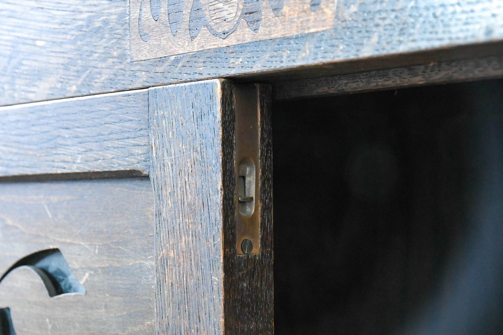 和製アンティーク　レトロな透かし彫り入り本箱　(R-087378)