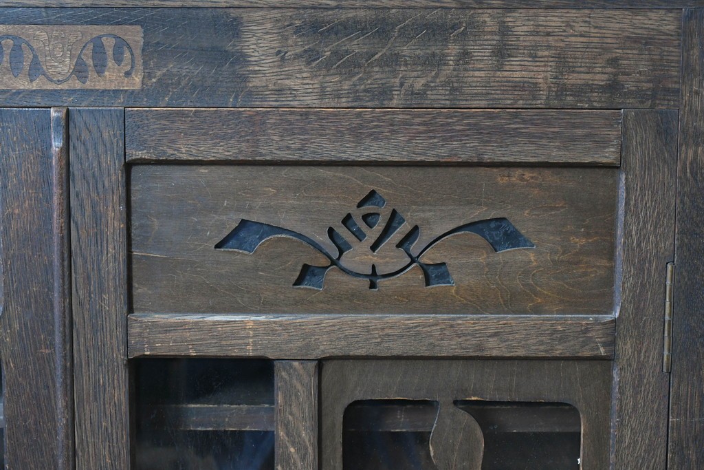 和製アンティーク　レトロな透かし彫り入り本箱　(R-087378)