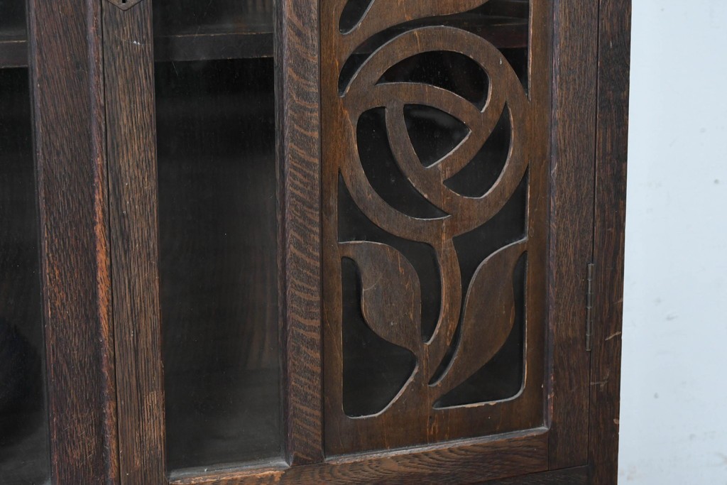 和製アンティーク　レトロな透かし彫り入り本箱　(R-087378)