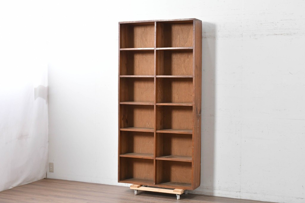 和製ヴィンテージ　素朴な木味が魅力のレトロな升目棚　(R-087381)