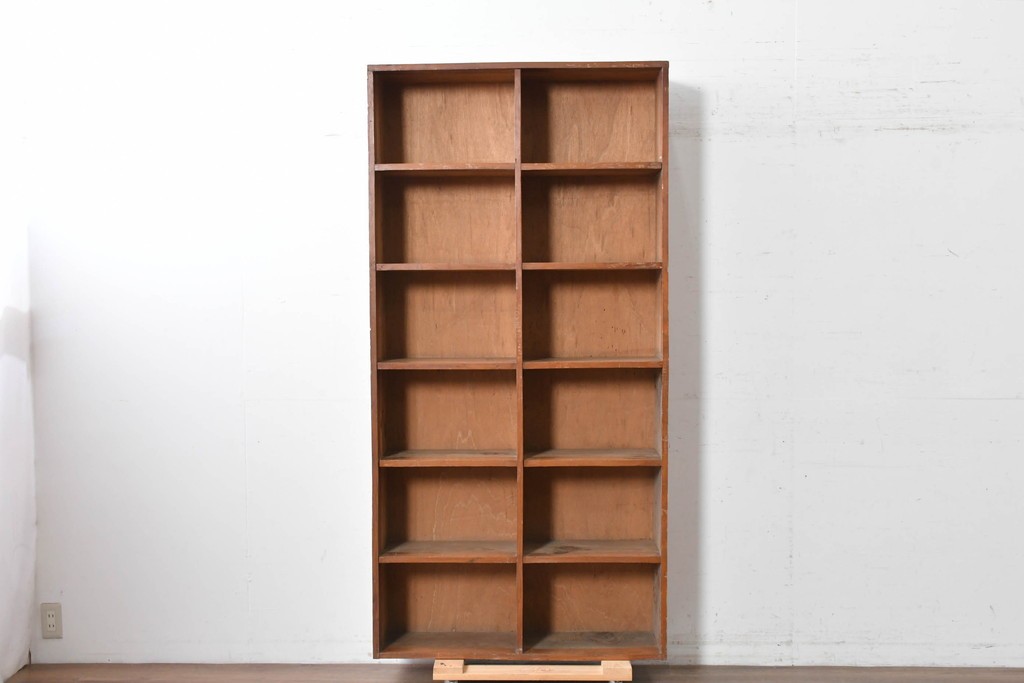 和製ヴィンテージ　素朴な木味が魅力のレトロな升目棚　(R-087381)