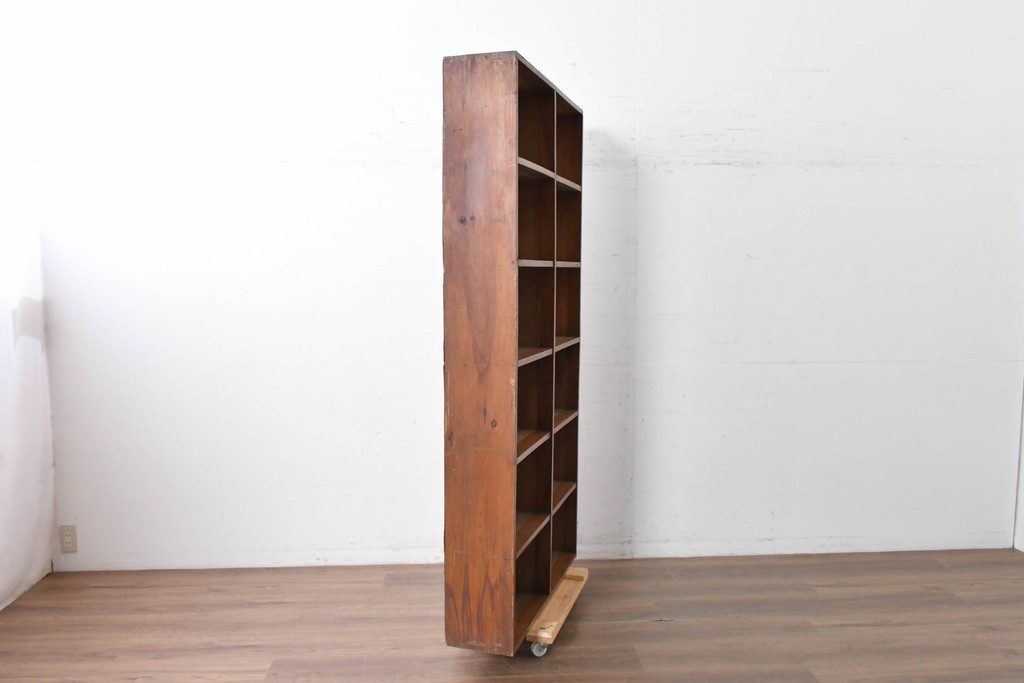 和製ヴィンテージ　素朴な木味が魅力のレトロな升目棚　(R-087381)