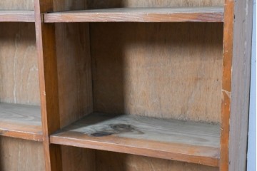 和製ヴィンテージ　素朴な木味が魅力のレトロな升目棚　(R-087381)