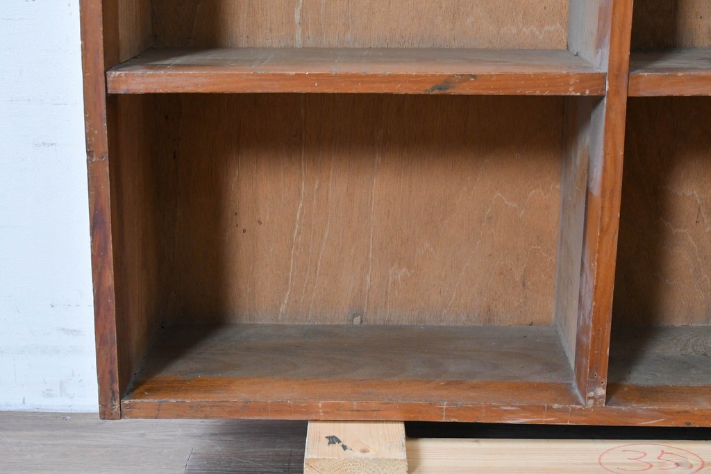 和製ヴィンテージ　素朴な木味が魅力のレトロな升目棚　(R-087381)