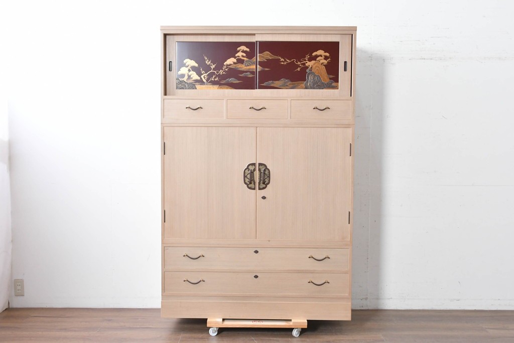 中古　高級品!!　桐箪笥(並厚)　蒔絵(松・梅の図)入り　衣装盆5杯の着物箪笥　(R-087383)