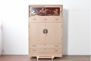 中古　高級品!!　桐箪笥(並厚)　蒔絵(松・梅の図)入り　衣装盆5杯の着物箪笥　(R-087383)