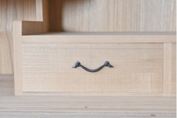 中古　高級品!!　桐箪笥(並厚)　蒔絵(松・梅の図)入り　衣装盆5杯の着物箪笥　(R-087383)