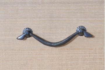 中古　高級品!!　桐箪笥(並厚)　蒔絵(松・梅の図)入り　衣装盆5杯の着物箪笥　(R-087383)