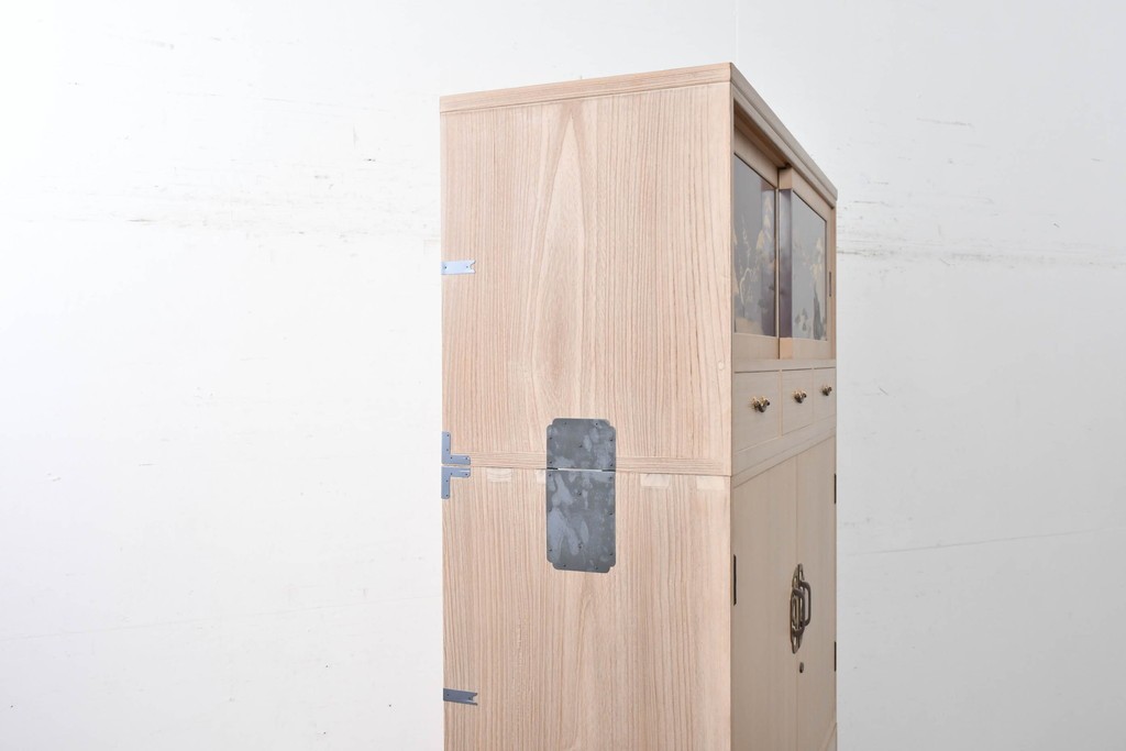 中古　高級品!!　桐箪笥(並厚)　蒔絵(松・梅の図)入り　衣装盆5杯の着物箪笥　(R-087383)