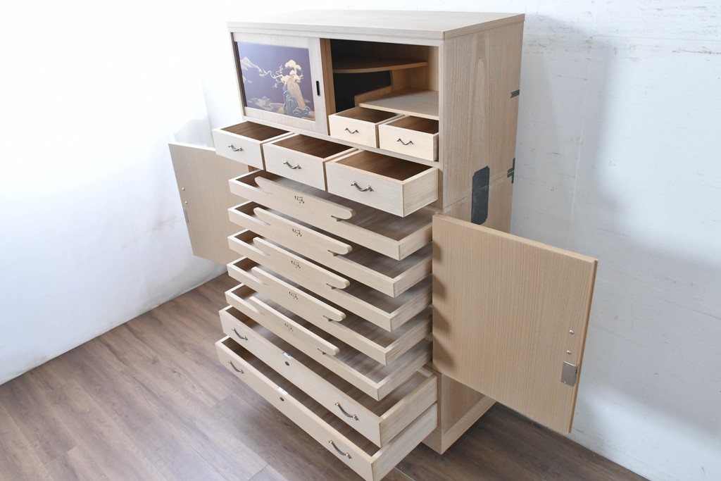 中古　高級品!!　桐箪笥(並厚)　蒔絵(松・梅の図)入り　衣装盆5杯の着物箪笥　(R-087383)