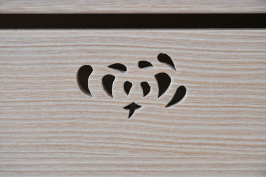 中古　高級品!!　桐箪笥(並厚)　蒔絵(松・梅の図)入り　衣装盆5杯の着物箪笥　(R-087383)