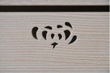 中古　高級品!!　桐箪笥(並厚)　蒔絵(松・梅の図)入り　衣装盆5杯の着物箪笥　(R-087383)