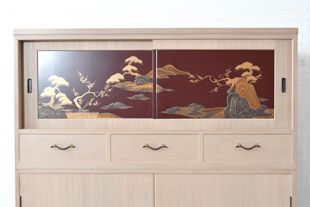 中古　高級品!!　桐箪笥(並厚)　蒔絵(松・梅の図)入り　衣装盆5杯の着物箪笥　(R-087383)