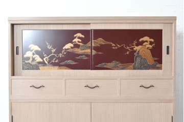 中古　高級品!!　桐箪笥(並厚)　蒔絵(松・梅の図)入り　衣装盆5杯の着物箪笥　(R-087383)