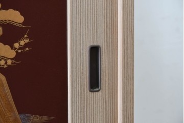 中古　高級品!!　桐箪笥(並厚)　蒔絵(松・梅の図)入り　衣装盆5杯の着物箪笥　(R-087383)