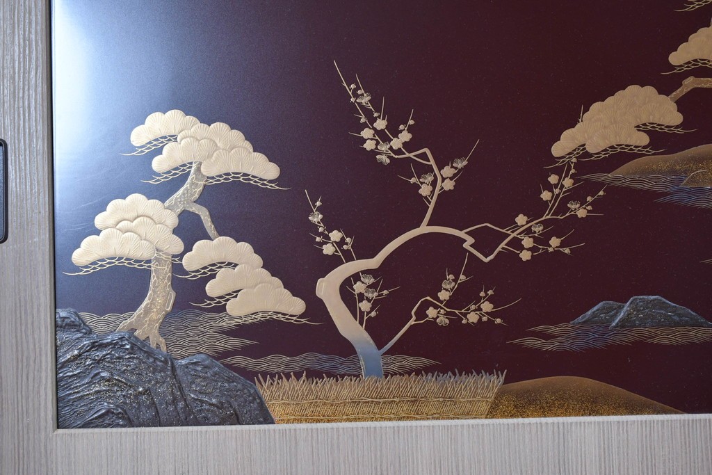 中古　高級品!!　桐箪笥(並厚)　蒔絵(松・梅の図)入り　衣装盆5杯の着物箪笥　(R-087383)