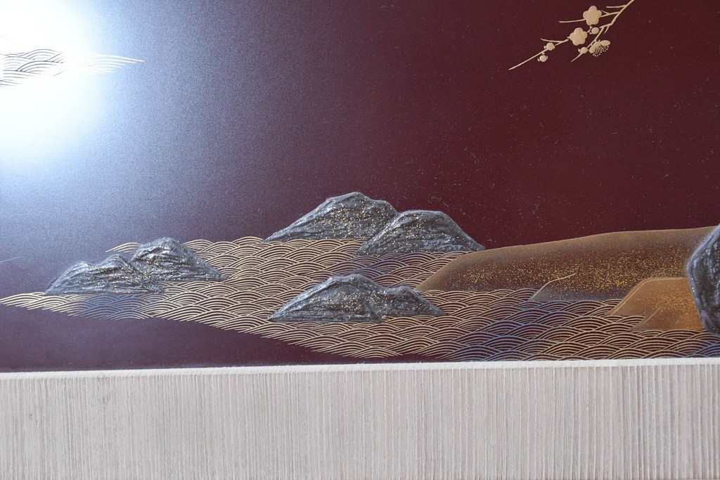 中古　高級品!!　桐箪笥(並厚)　蒔絵(松・梅の図)入り　衣装盆5杯の着物箪笥　(R-087383)