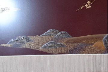 中古　高級品!!　桐箪笥(並厚)　蒔絵(松・梅の図)入り　衣装盆5杯の着物箪笥　(R-087383)