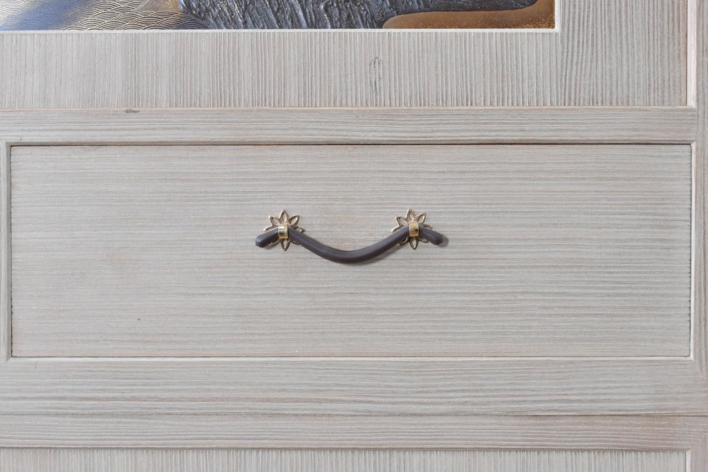 中古　高級品!!　桐箪笥(並厚)　蒔絵(松・梅の図)入り　衣装盆5杯の着物箪笥　(R-087383)