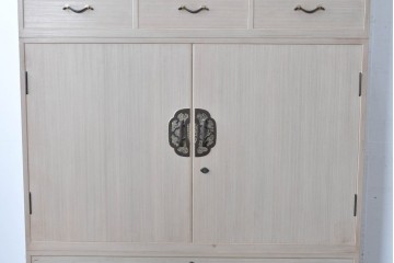 中古　高級品!!　桐箪笥(並厚)　蒔絵(松・梅の図)入り　衣装盆5杯の着物箪笥　(R-087383)