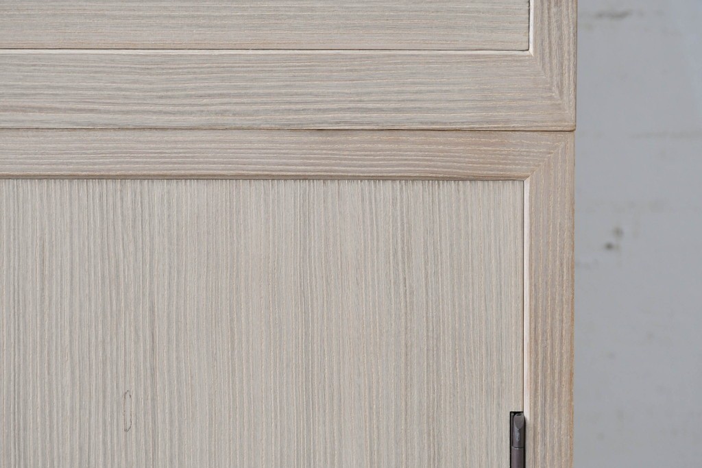 中古　高級品!!　桐箪笥(並厚)　蒔絵(松・梅の図)入り　衣装盆5杯の着物箪笥　(R-087383)