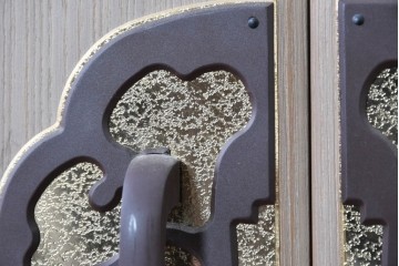 中古　高級品!!　桐箪笥(並厚)　蒔絵(松・梅の図)入り　衣装盆5杯の着物箪笥　(R-087383)