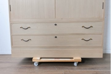 中古　高級品!!　桐箪笥(並厚)　蒔絵(松・梅の図)入り　衣装盆5杯の着物箪笥　(R-087383)