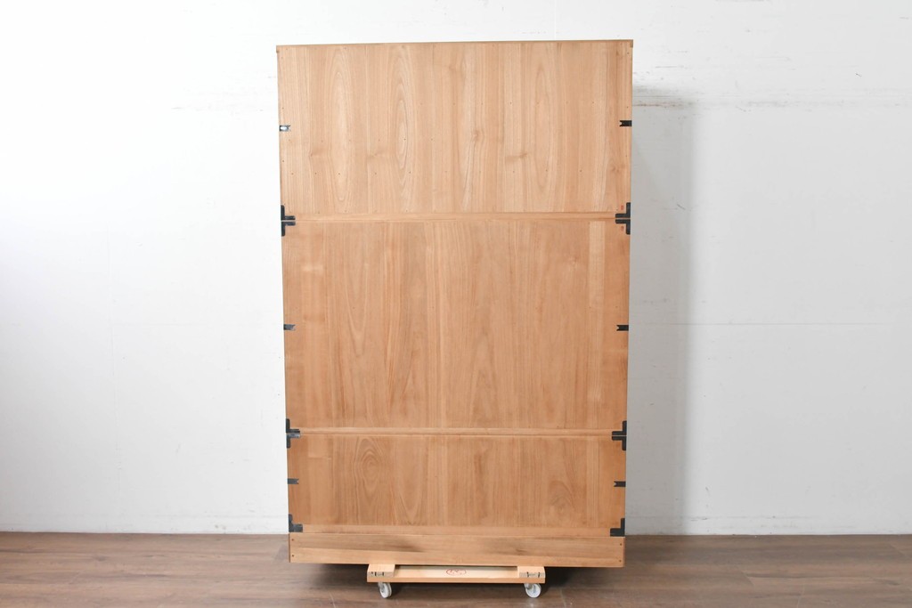 中古　高級品!!　桐箪笥(並厚)　蒔絵(松・梅の図)入り　衣装盆5杯の着物箪笥　(R-087383)