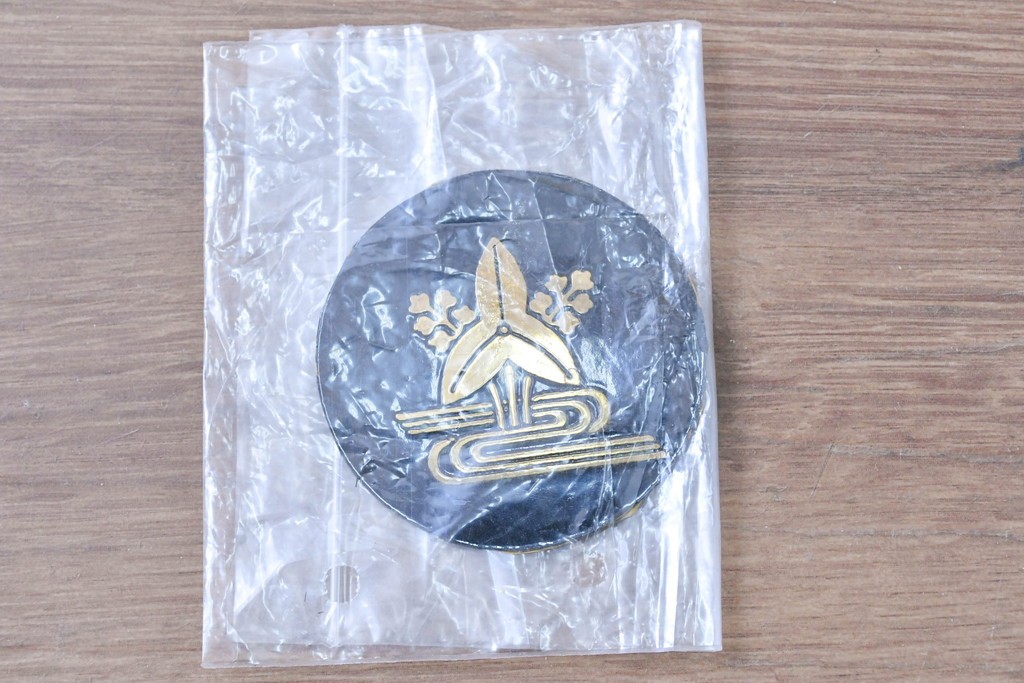 中古　高級品!!　桐箪笥(並厚)　蒔絵(松・梅の図)入り　衣装盆5杯の着物箪笥　(R-087383)