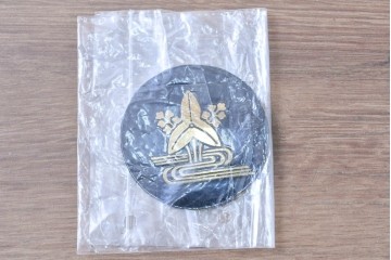中古　高級品!!　桐箪笥(並厚)　蒔絵(松・梅の図)入り　衣装盆5杯の着物箪笥　(R-087383)