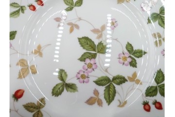 イギリス　WEDGWOOD(ウェッジウッド)　直径約18cm　ワイルドストロベリーシリーズのプレート6枚セット　(R-087384)