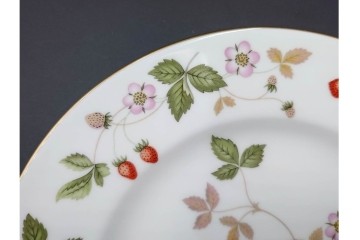 イギリス　WEDGWOOD(ウェッジウッド)　直径約18cm　ワイルドストロベリーシリーズのプレート6枚セット　(R-087384)