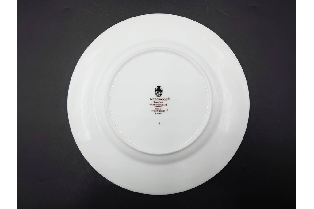 イギリス　WEDGWOOD(ウェッジウッド)　直径約18cm　ワイルドストロベリーシリーズのプレート6枚セット　(R-087384)