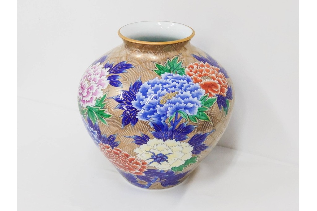 香蘭社　有田焼　染錦　高さ約35cm　金彩と牡丹模様が華やかな花瓶　(R-087386)