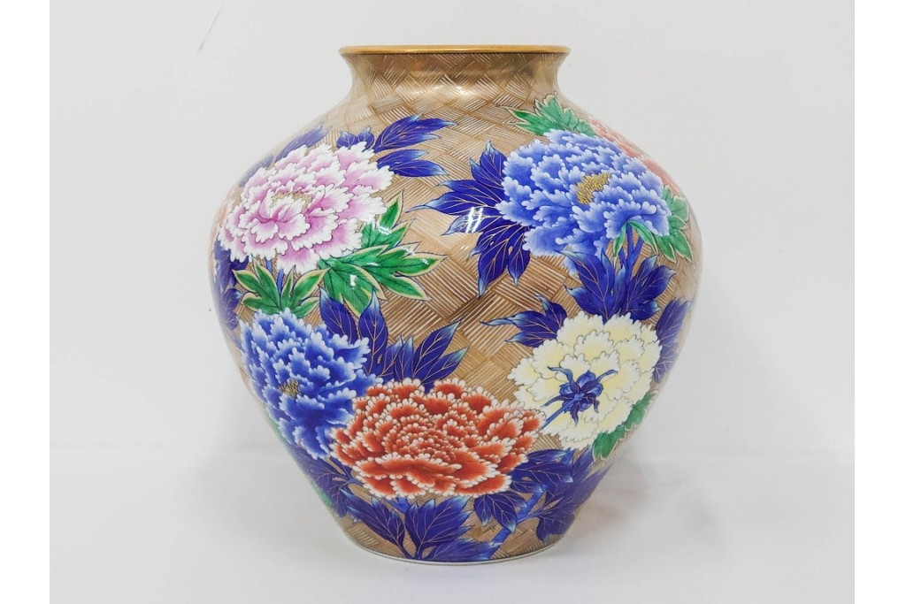 香蘭社　有田焼　染錦　高さ約35cm　金彩と牡丹模様が華やかな花瓶　(R-087386)