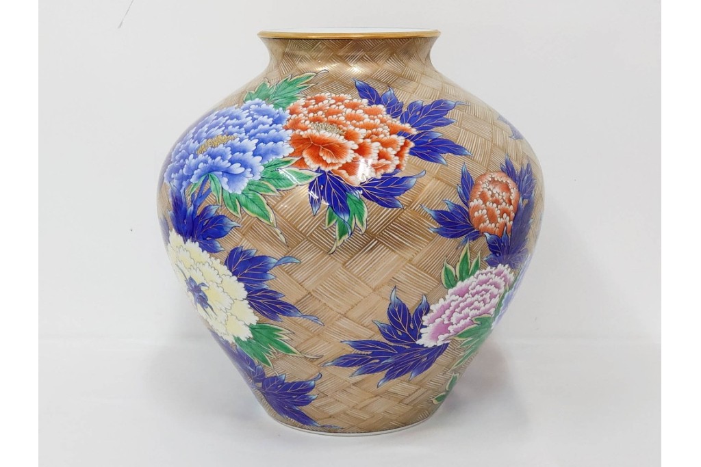 香蘭社　有田焼　染錦　高さ約35cm　金彩と牡丹模様が華やかな花瓶　(R-087386)