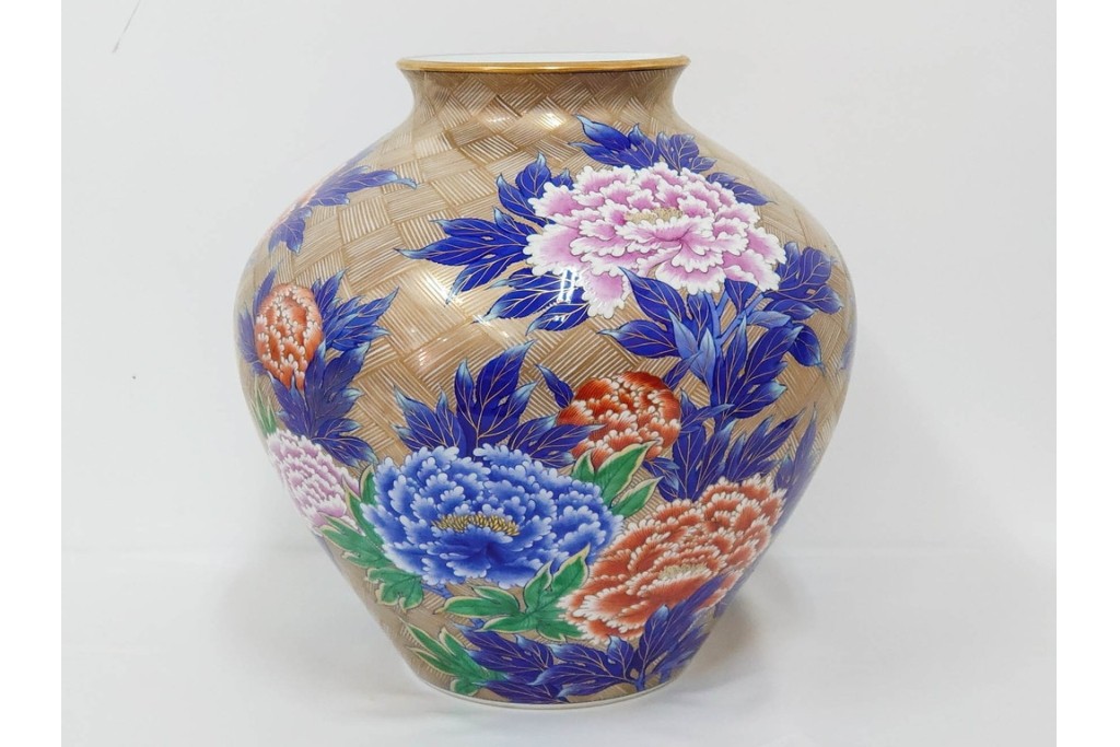 香蘭社　有田焼　染錦　高さ約35cm　金彩と牡丹模様が華やかな花瓶　(R-087386)