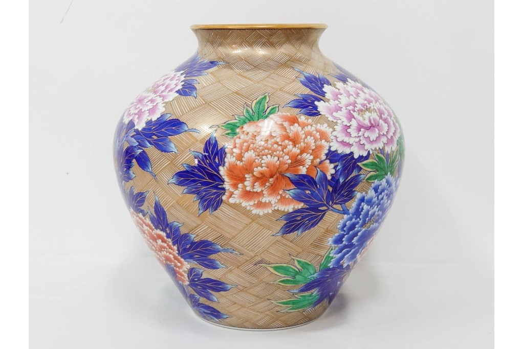 香蘭社　有田焼　染錦　高さ約35cm　金彩と牡丹模様が華やかな花瓶　(R-087386)