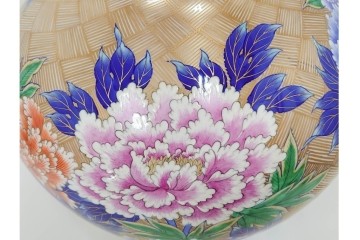 香蘭社　有田焼　染錦　高さ約35cm　金彩と牡丹模様が華やかな花瓶　(R-087386)