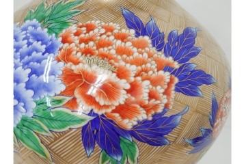 香蘭社　有田焼　染錦　高さ約35cm　金彩と牡丹模様が華やかな花瓶　(R-087386)