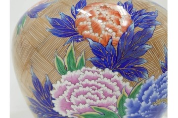 香蘭社　有田焼　染錦　高さ約35cm　金彩と牡丹模様が華やかな花瓶　(R-087386)