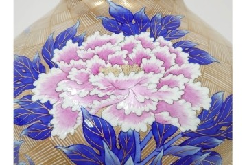 香蘭社　有田焼　染錦　高さ約35cm　金彩と牡丹模様が華やかな花瓶　(R-087386)