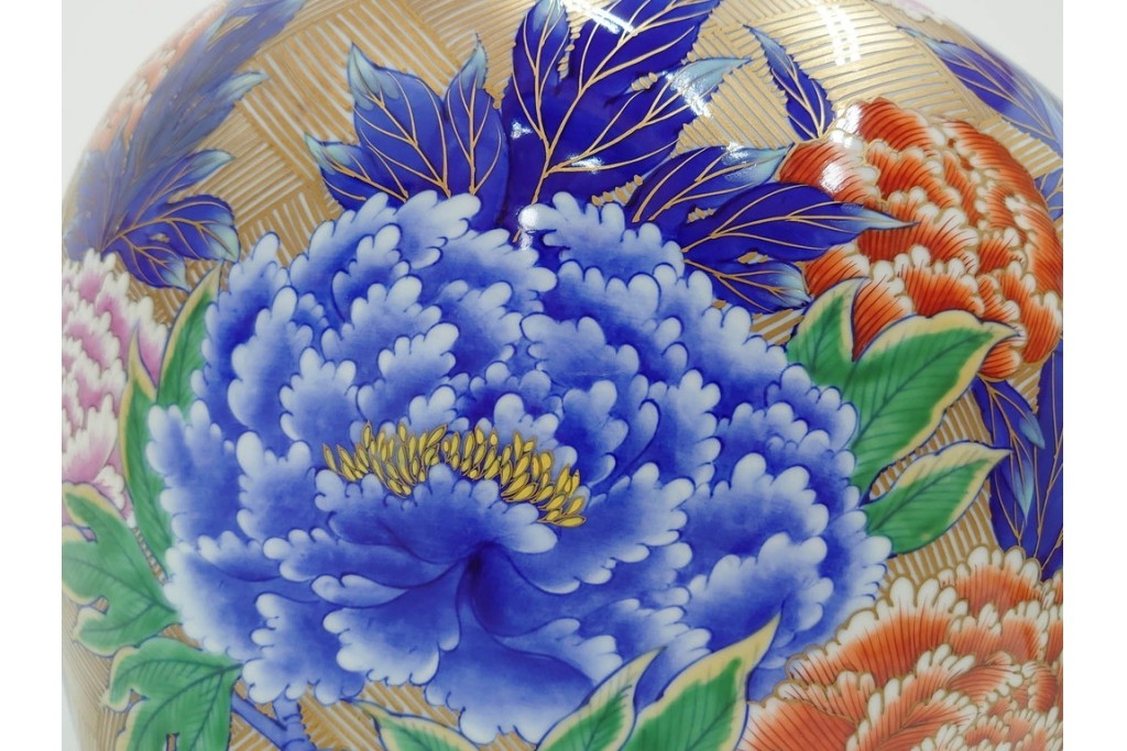 香蘭社　有田焼　染錦　高さ約35cm　金彩と牡丹模様が華やかな花瓶　(R-087386)