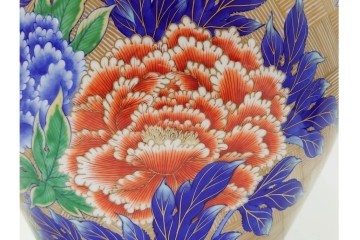 香蘭社　有田焼　染錦　高さ約35cm　金彩と牡丹模様が華やかな花瓶　(R-087386)