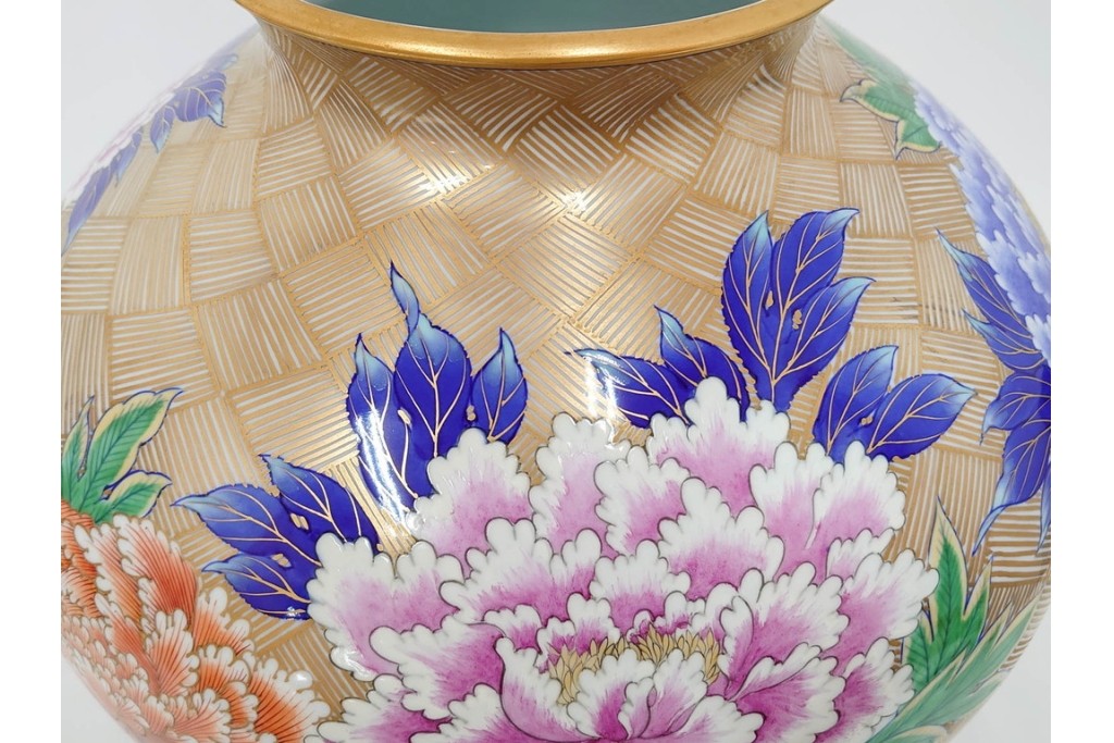 香蘭社　有田焼　染錦　高さ約35cm　金彩と牡丹模様が華やかな花瓶　(R-087386)
