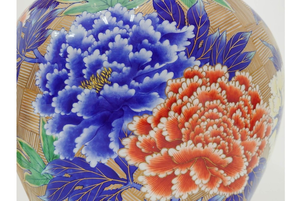 香蘭社　有田焼　染錦　高さ約35cm　金彩と牡丹模様が華やかな花瓶　(R-087386)
