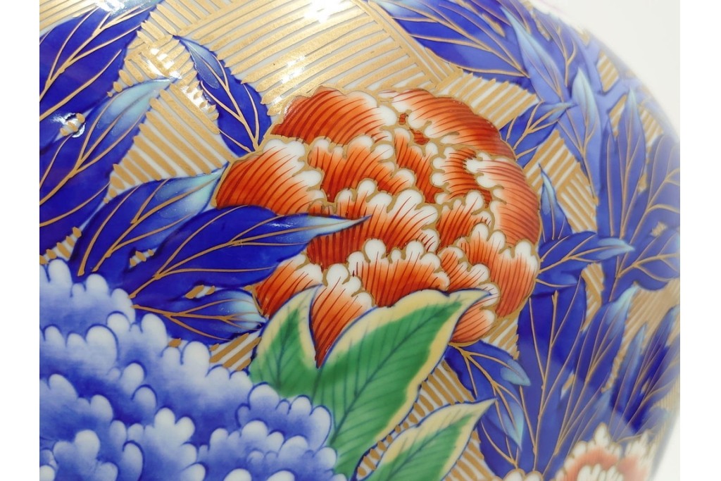 香蘭社　有田焼　染錦　高さ約35cm　金彩と牡丹模様が華やかな花瓶　(R-087386)