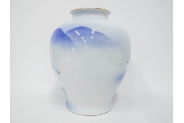 深川製磁　染錦　高さ約32cm　木蓮孔雀が印象的な花瓶　(R-087387)