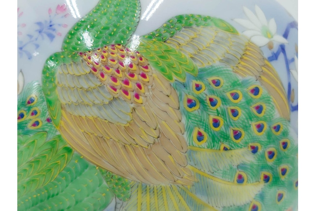 深川製磁　染錦　高さ約32cm　木蓮孔雀が印象的な花瓶　(R-087387)